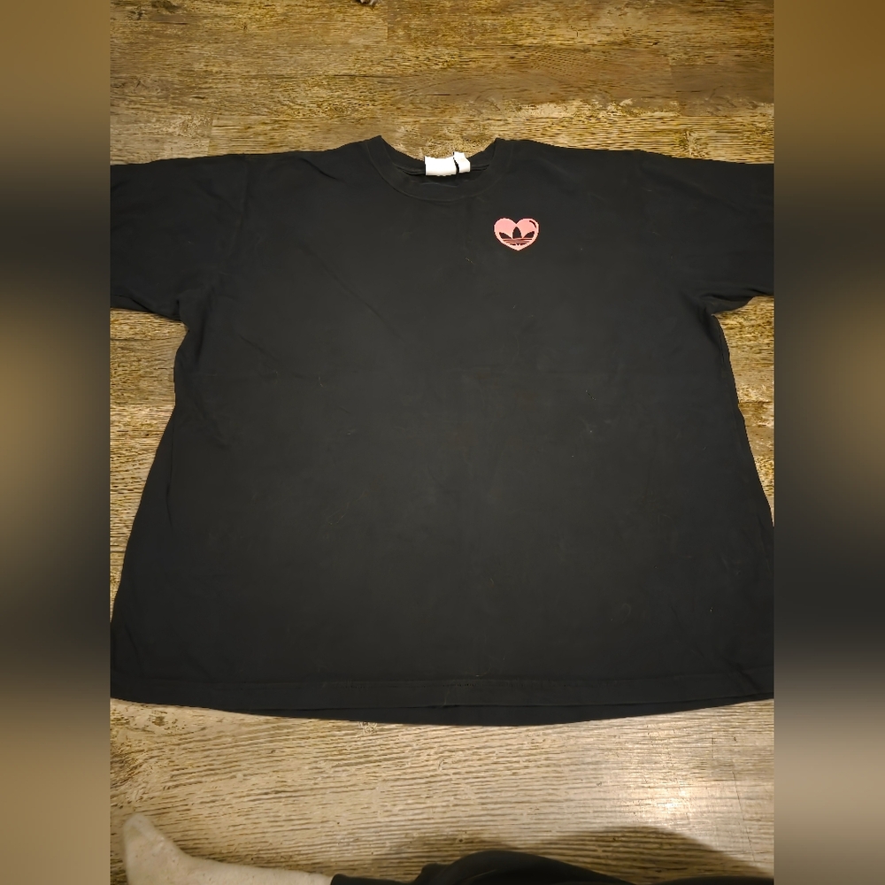 Men's adidas originals heart small logo tee size 2XL black/pink